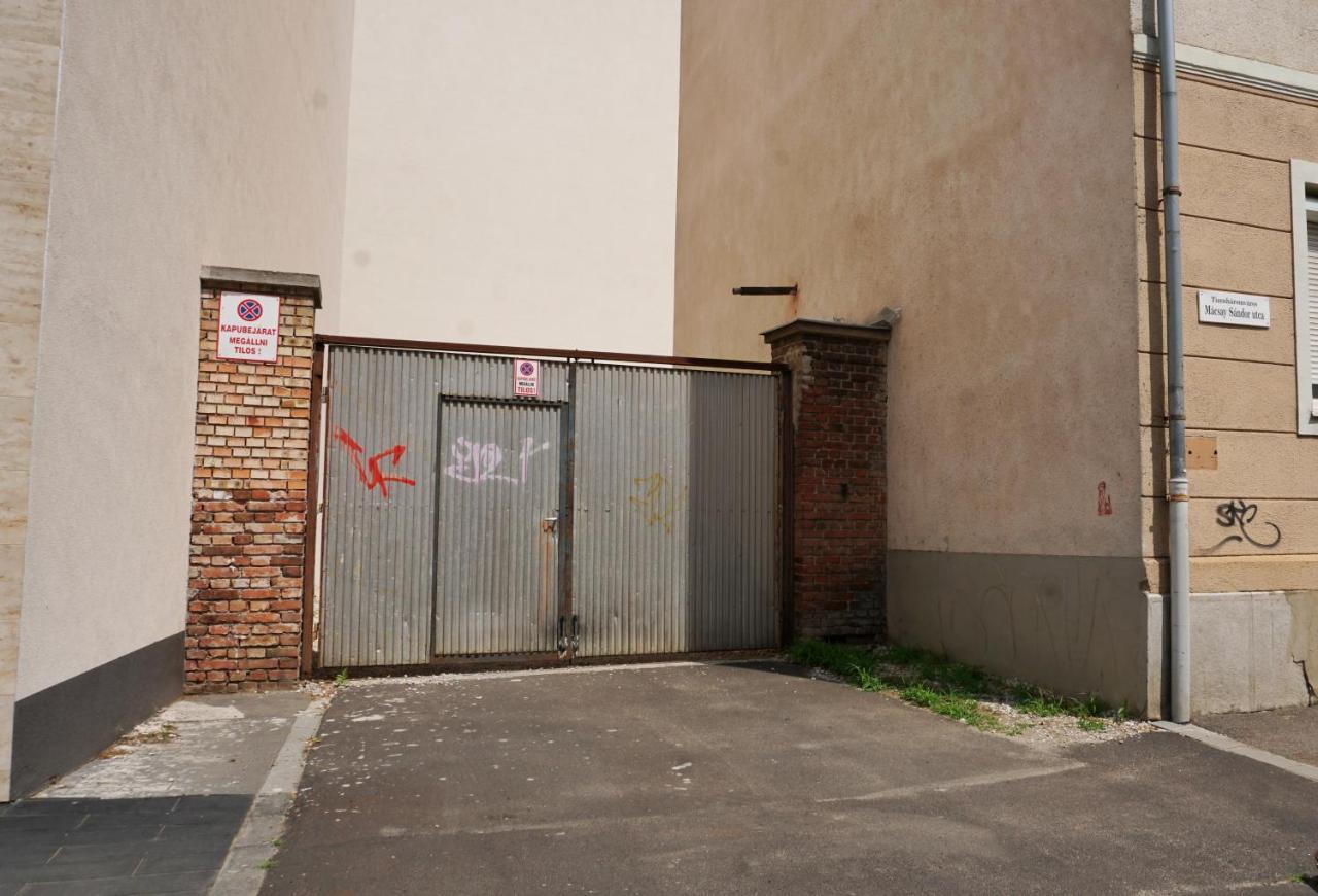 Belvarosi Exkluziv Minigarzon Debrecen Exterior photo